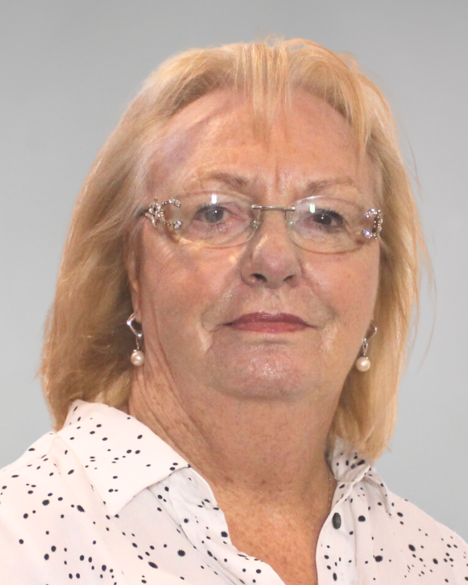 Linda Mills, Halton